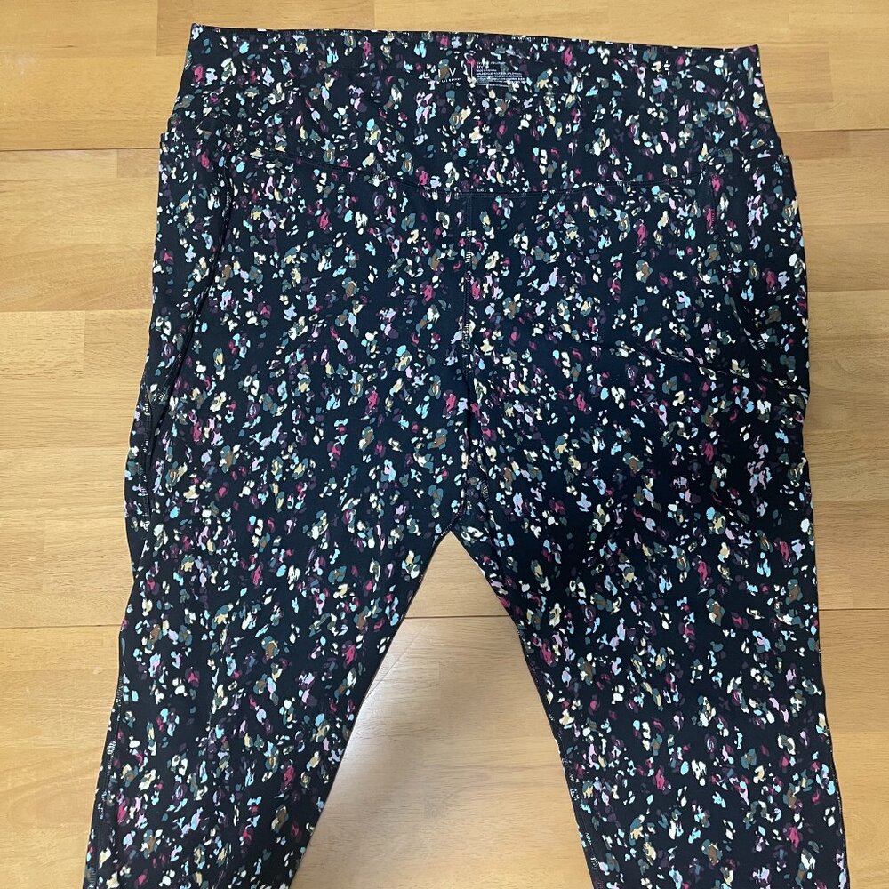 Livi Abstract Patterned Leggings